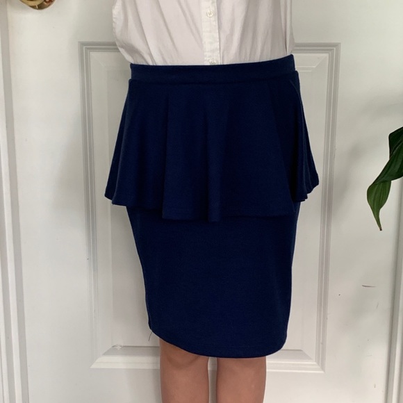 Forever 21 navy S pencil skirt with ruffle layer - Picture 4 of 16